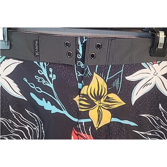 Hurley Phantom Domino Boardshorts 18" Size 40 Hawaiian Floral Black EUC - Picture 11 of 12